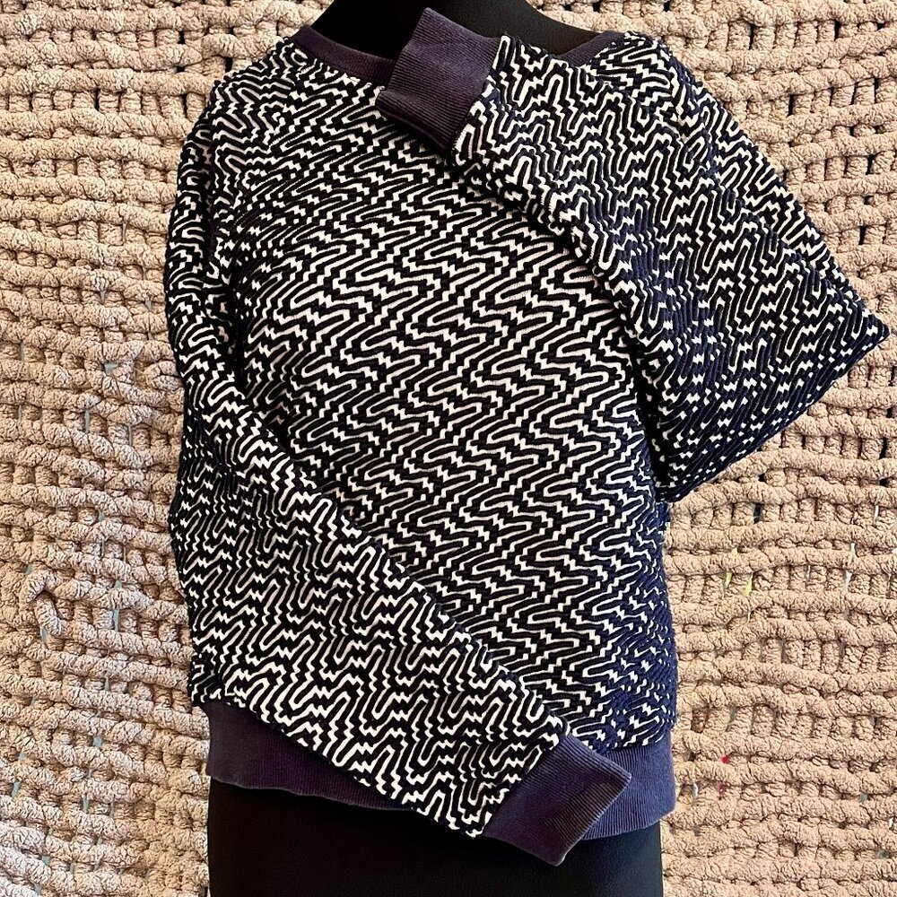 Just So So Woman's Navy & White Boxy Long Sleeve Crewneck Sweatshirt Size Medium